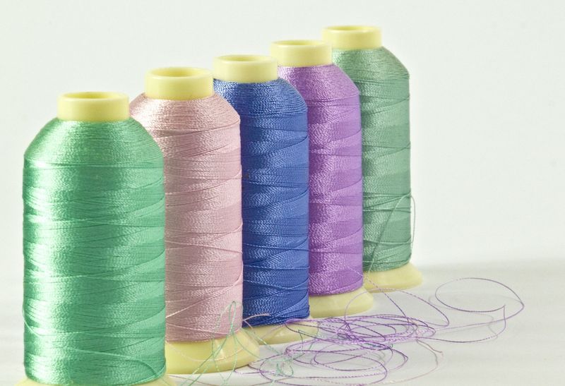 Швейные нитки: какие бывают и как выбрать подходящие?